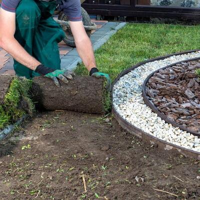 Verlegung von Rollrasen