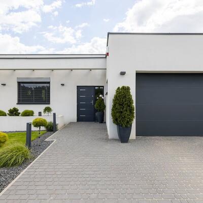 Gepflasterte Einfahrt